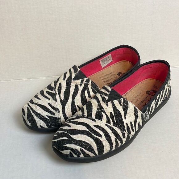 Bob’s by Sketchers Black & White Glitter Zebra Print Slip ons. Size 6.5 - Picture 1 of 16
